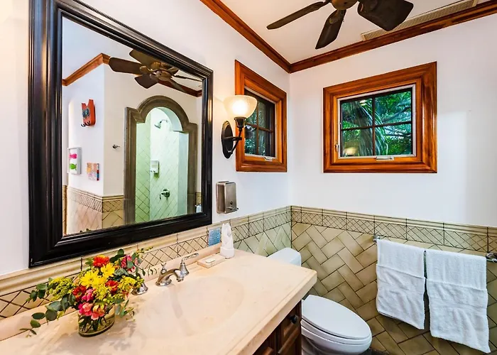 La Esquina Tamarindo